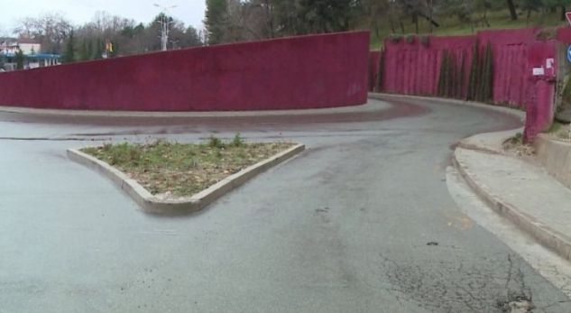 EMRA & DETAJE/Aksident te rreth-rrotullimi i Saukut, një i vdekur dhe dy të plagosur