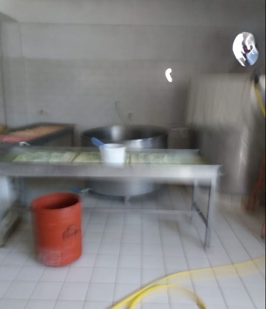 AKU mbyll baxhon në Shkodër, 120 kg djathë me myk brenda në frigorifer