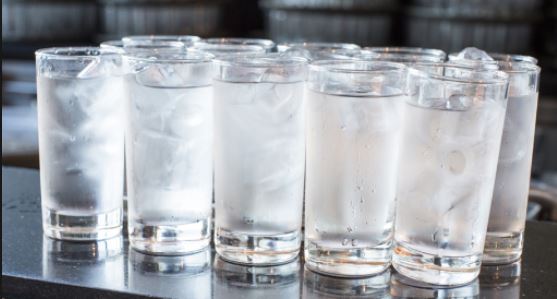 Shmangni akullin në pije, po përhapin sëmundjen e rrezikshme