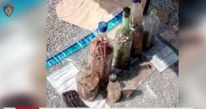 VIDEO/Kapet me armë dhe tritol 62 vjeçari nga Kruja, ja ku i mbante të fshehur fishekët