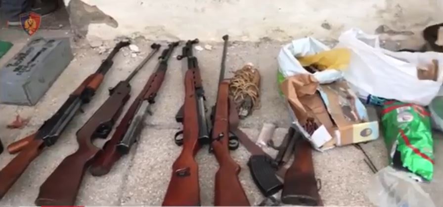 VIDEO/ Furnizonte me armë grupet kriminale, në pranga 64 vjeçari nga Tirana