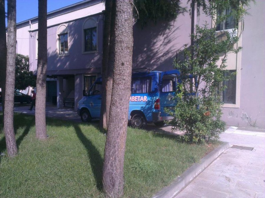 Aksioni vazhdon, hiqen mobiljet e Teatrit Kombëtar pa dokumentacion apo urdhër të shkruar