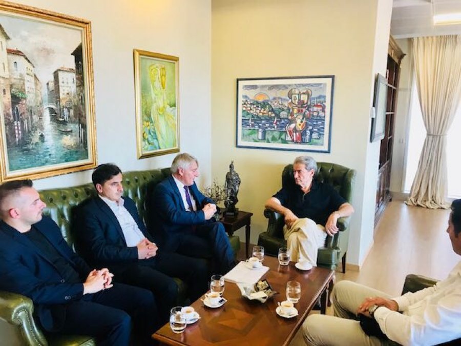 FOTO/Berisha takim me delegacionin nga Presheva: Asnjë pëllëmbë tokë Serbisë