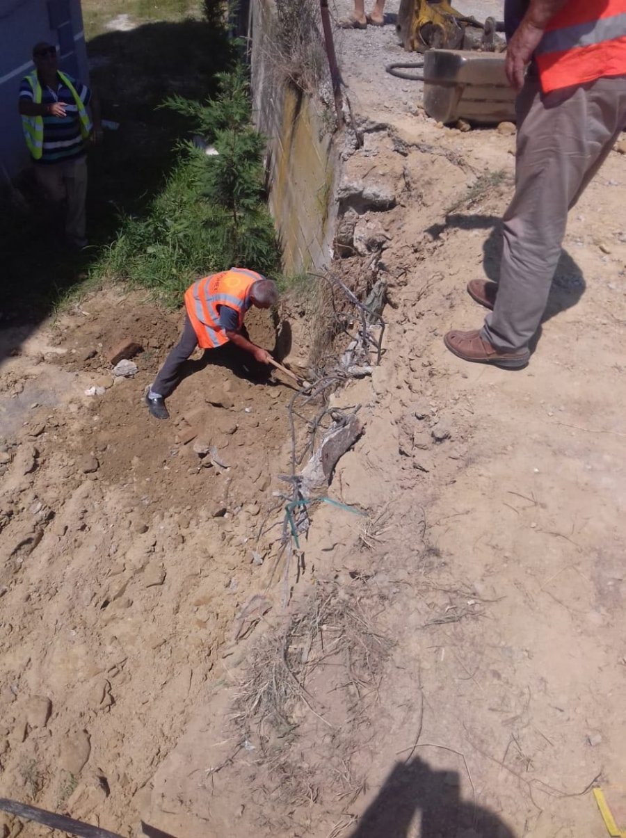 Po riparonte murin e banesës, lë plazhin e Durrësit pa drita