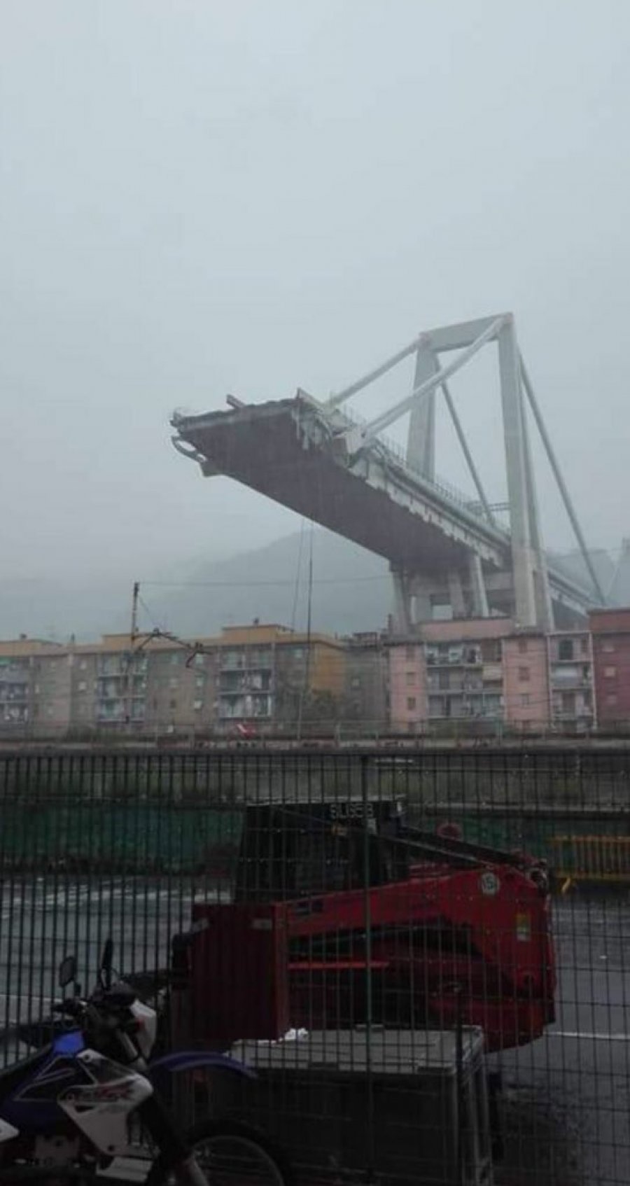 FOTO/Si u shemb ura në Genova, konfirmohen 11 të vdekur nën rrënoja