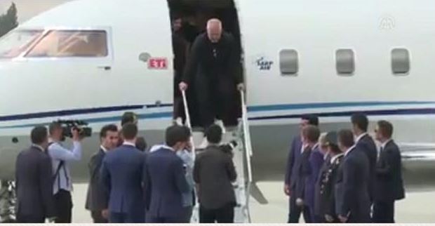 FOTO/Qytetari nxjerr mashtrues Ramën, avionin privat të Lindës e ka përdorur dhe vetë