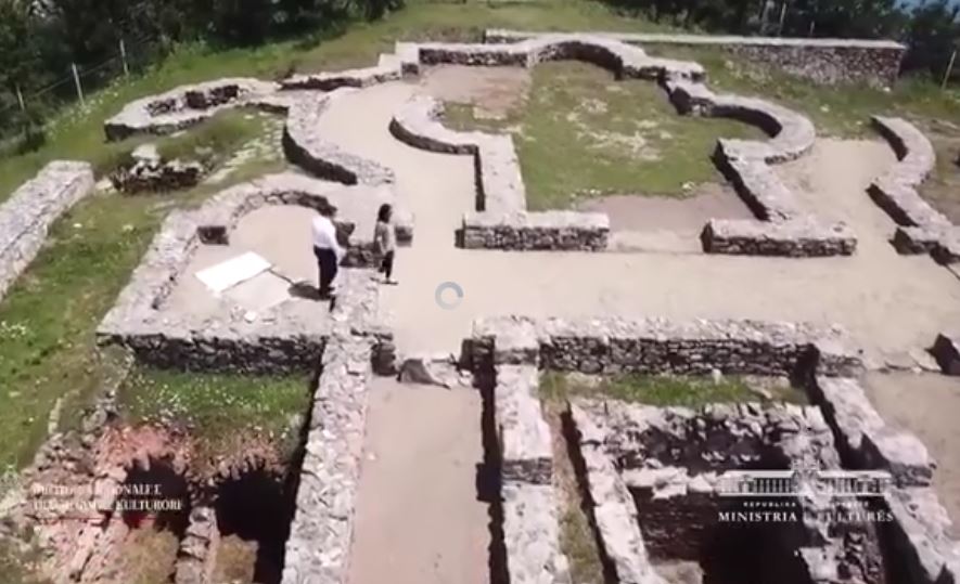 Video/Nëse nuk i keni parë ende nxitoni, hapet për vizitorët vepra e rrallë në Pogradec