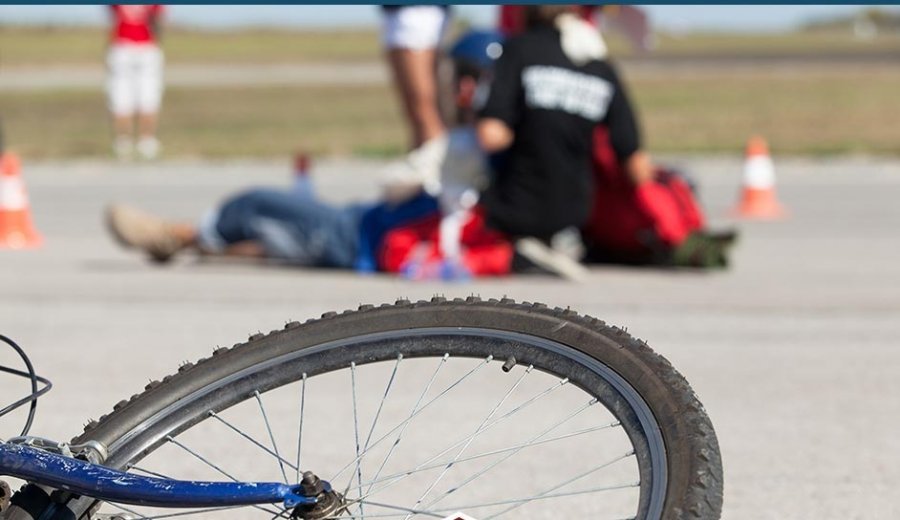 Turisti francez aksidentohet me biçikletë në Gjirokastër, dërgohet me plagë të rënda në spital