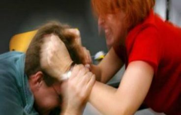 E pazakontë në Fier/ 51-vjecari dhunohet nga gruaja