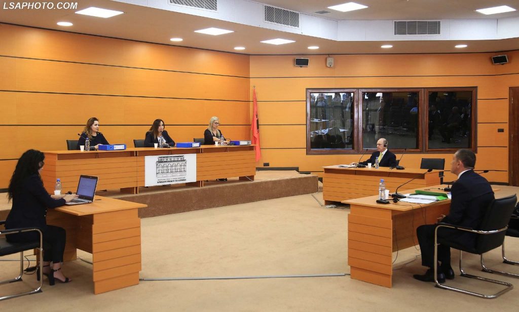 EMRI & FOTO/ Gjyqtari i Krimeve të Rënda kalon Vetting-un, konfirmohet në detyrë