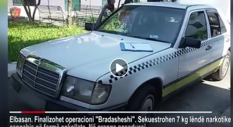 VIDEO/Kapet në makinë me 7 kg drogë në formë çokollate, e pëson dhe pasagjerja nga Laçi