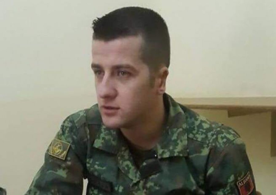 U vetëhelmua në Fier, postimi i fundit i oficerit të NATO-s në rrjetet sociale