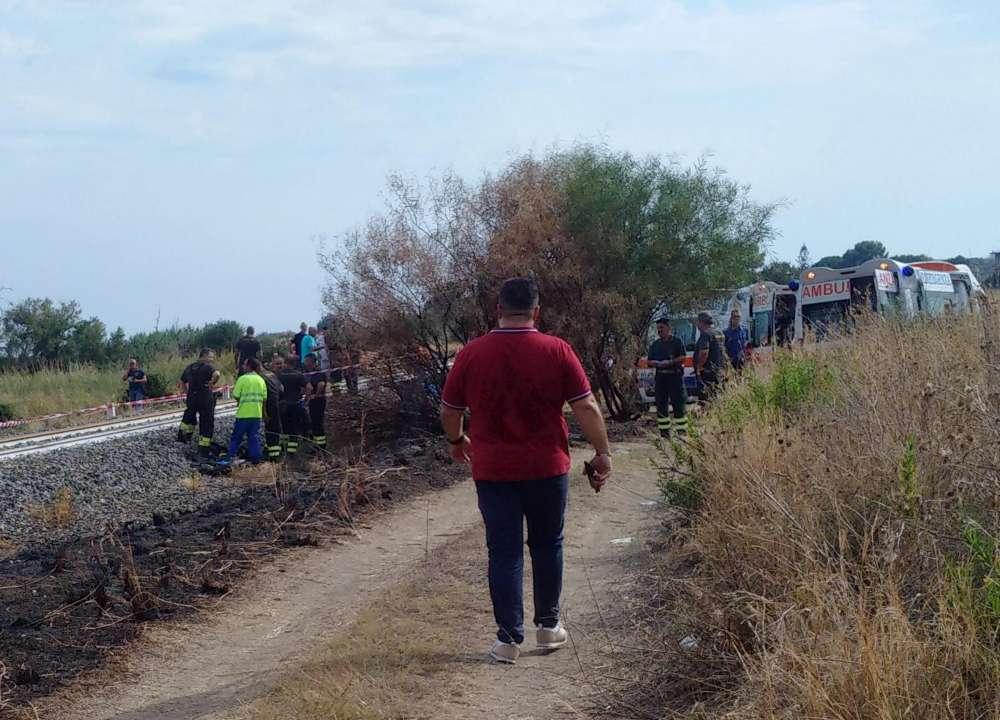 Po shkonin në plazh, treni vret dy fëmijët para syve të nënës
