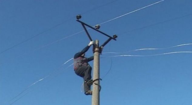 Vdes duke lidhur energjinë elektrike, fqinjët: Babai i 8 fëmijëve, nuk kishin lekë të hanin bukë!
