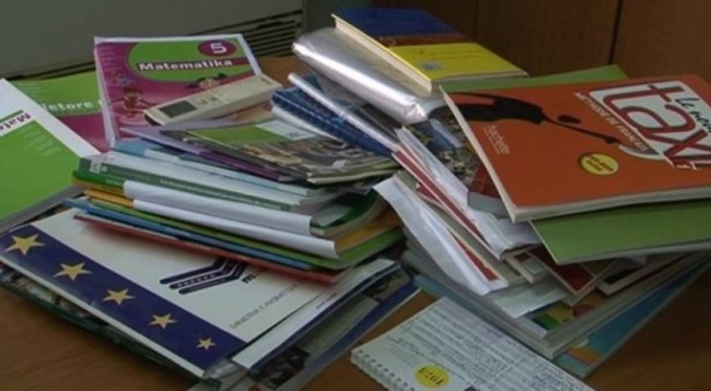 FOTO/Lekë shtëse do të nxirren nga xhepat e qytetarëve, librat shkollorë më shtrenjtë se një vit më parë