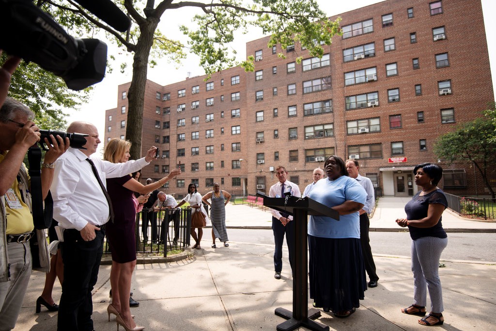 Orgji dhe alkool, punonjësit e shpërndarjes sociale i përdornin banesat sociale për festime