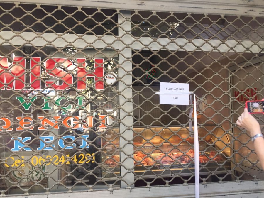 FOTO/Bllokohen dyqanet në Pogradec dhe Korçë, tregtonin sasi të madhe mishi të rrezikshëm