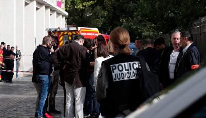 Sulm me thikë në Paris, 1 i vdekur dhe 2 të plagosur