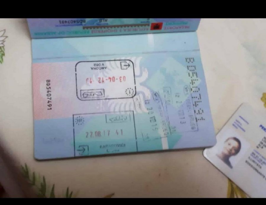 Denoncim/ Arsyeja skandaloze, nëna me 3 fëmijë nuk lejohet të kalojë në portin e Durrësit