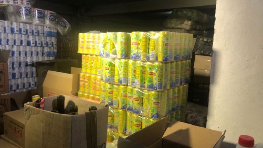 Sekuestrimi i 2 ton pije të skaduara në Korçë, pezullohen dy inspektorë, ja çfarë bënë një javë më parë