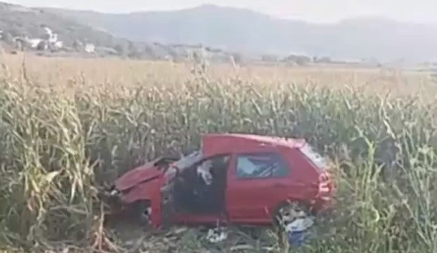 Del nga rruga makina në autostradën Levan- Tepelenë, plagoset rëndë çifti shqiptar që po shkonte në dasëm