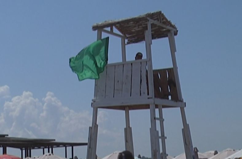 Nuk e harrojnë Divjakën, vendosen në plazh rojet bregdetare