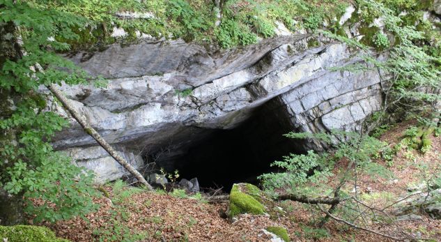 Një shpellë akulli në Librazhd, vendi i mistershëm që të mahnit