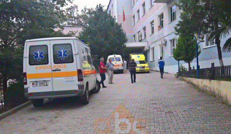 VIDEO/Aksident i rëndë, 4 të plagosur, përplasen 3 makina