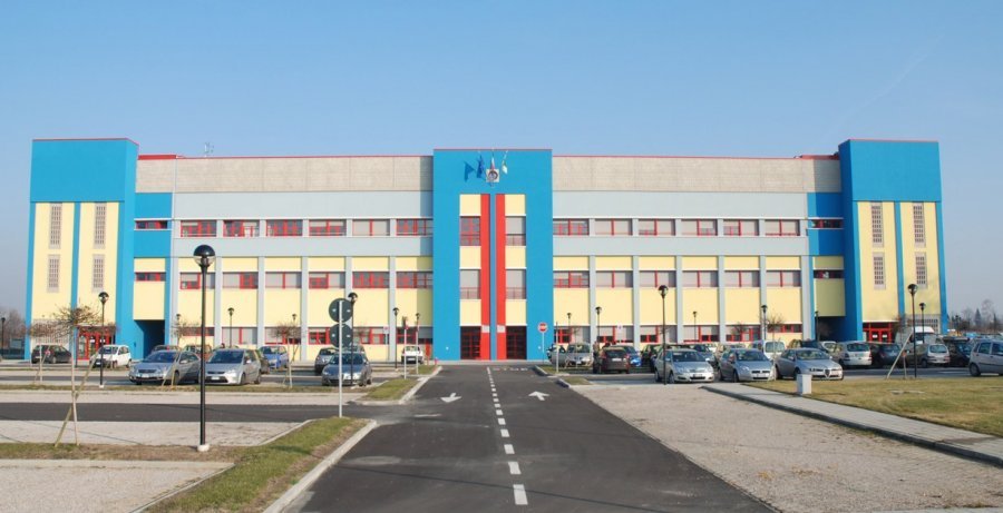 Shqiptari lihet i masakruar brutalisht para spitalit, kamerat zbulojnë dy rumunët