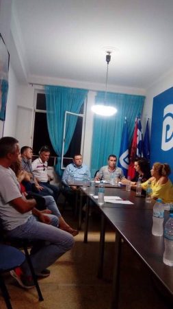 Deputeti i PD, takim me emigrantë shqiptarë në Greqi: Shpresa e shqiptarëve u vra nga Edi Rama