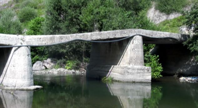 “Ura e vdekjes”, sa herë kalojnë mjetet mbi të ajo dridhet