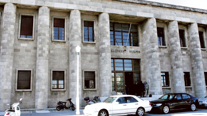 Greqi, gjykata liron shqiptarin e akuzuar nga turistja angleze për përdhunim