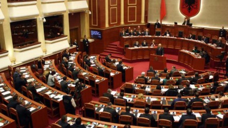 Publikohet lista/Rama dhe Berisha kryesojnë listën për sharje në parlament, nuk mungojnë deputetet femra