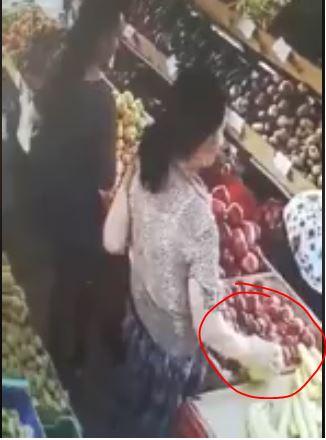 VIDEO/Pamjet e regjistruara, shihni gratë si vjedhin bananet nga dyqani