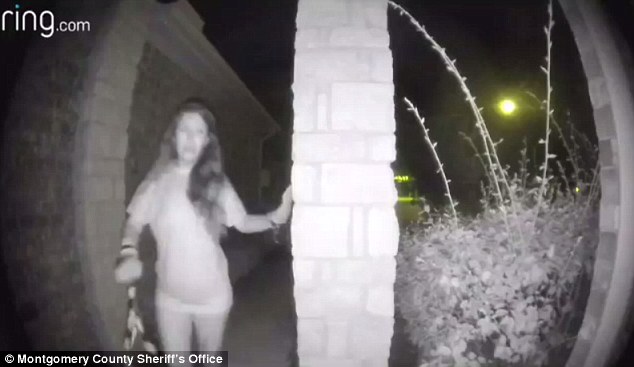 VIDEO/E zhveshur dhe i binte ziles së banorëve natën, policia në kërkim të vajzës misterioze