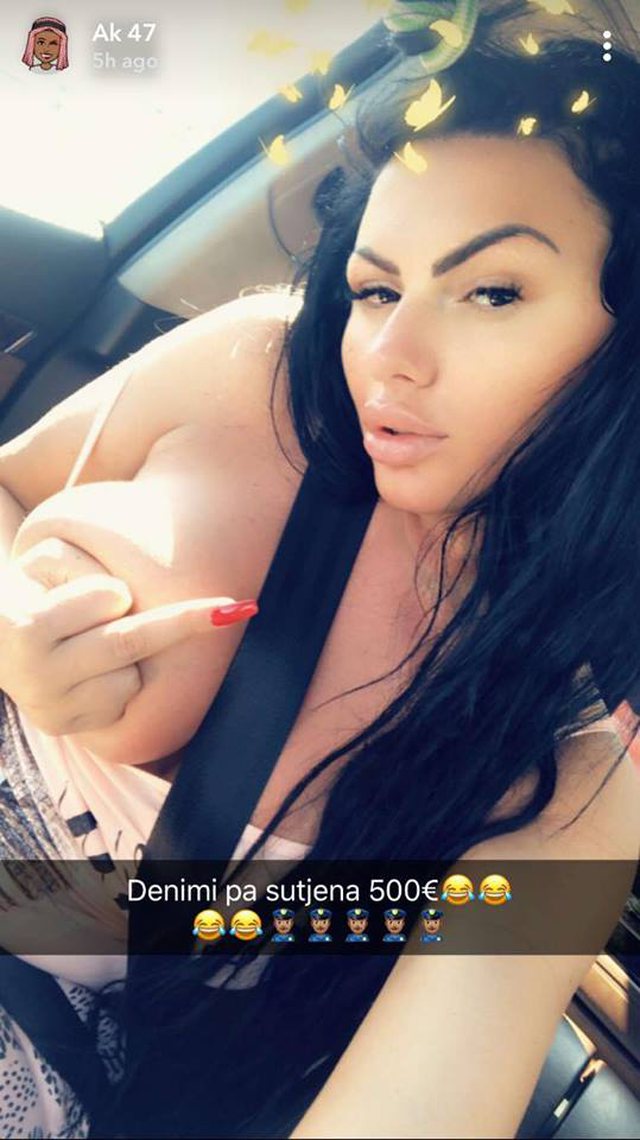 FOTO/Çmendet Kallashi, tall policinë me gjoksin jashtë/ “Dënimi pa sytjena 500 euro”