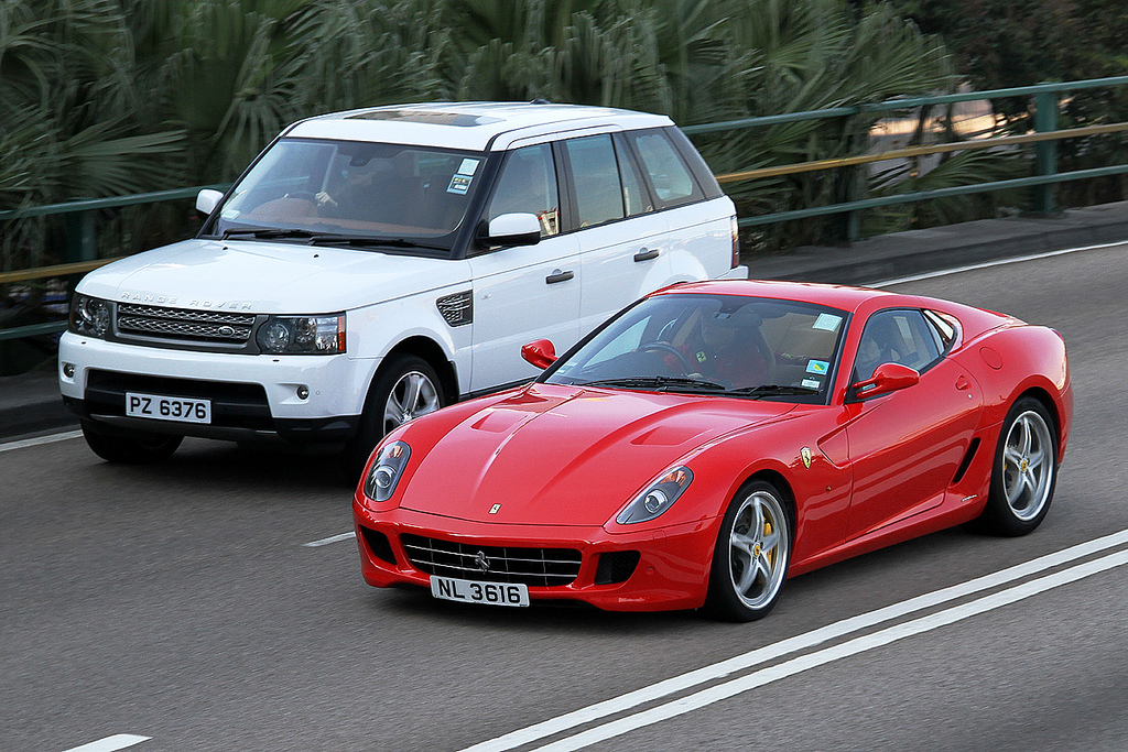 Bllokohen makina luksoze në Durrës, mes tyre dhe një Ferrari, ishin të vjedhura