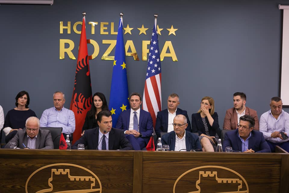 Një ditë pas mbledhjes, Basha jep mesazhin: Do çlirojmë qeverisjen nga krimi, PA KOMPROMIS