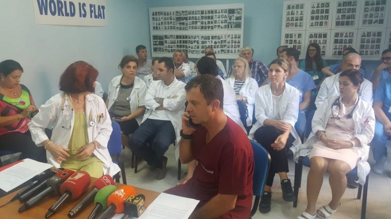 Arrestimet në spitalin e Shkodrës, stafi i mjekëve letër Prokurorisë: Pacientët në rrezik