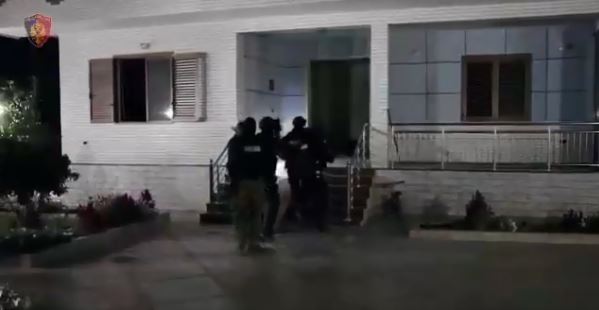 VIDEO/Momente nga aksioni ‘show’ në Nikël, policia publikon pamjet e arrestimit