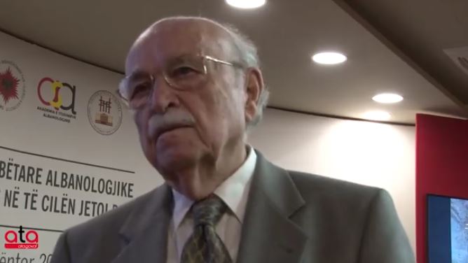 FOTO/Aleksandër Meksi publikon letrën origjinale nga arkivi sekret i Vatikanit