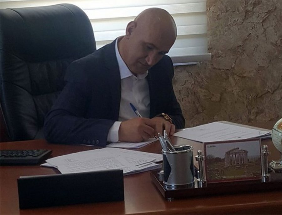 “Mjaft i kemi larë muret me gjak”/Të burgosurit e Fierit ankohen për drejtorin tepelenas