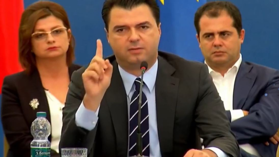 VIDEO-LIVE/Opozita në Durrës, Basha paralajmërime të forta: Nxirrni online propozimin e PD