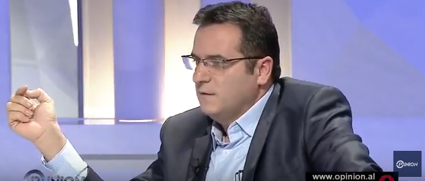 Çollaku: Një ministër është fotografuar me Bajrat. Ka shumë femra të zhdukura