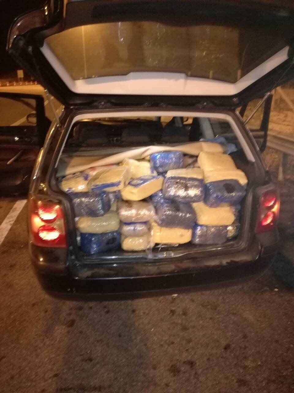 FOTO/Kapen me 85 kg marijuanë, arrestohet çifti shqiptar