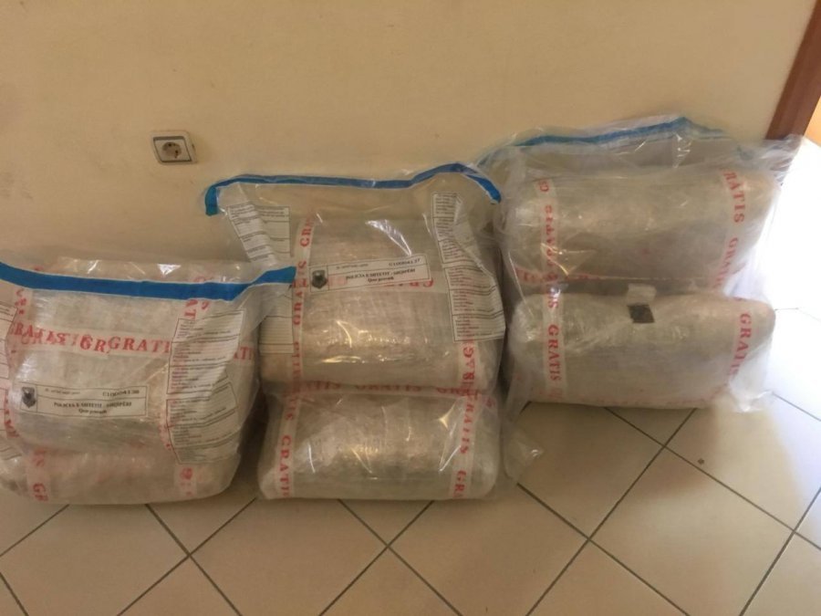 EMRAT/Do e çonin drogën në Greqi, arrestohen dy persona nga Saranda