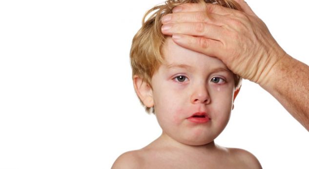 Ndryshimi i menjëhershëm i temperaturave prek fëmijët, disa këshilla për prindërit