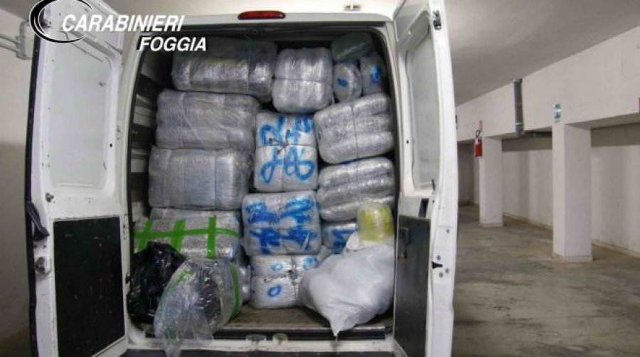 FOTO/Tentuan ti iknin Policisë, kapen dy shqiptarë në Itali me 6 milionë euro marijuanë