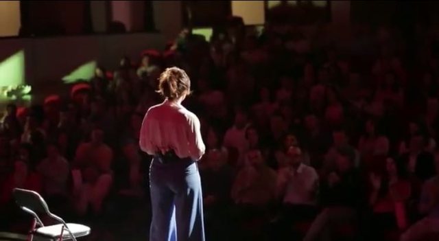 VIDEO/Si kurrë më parë: Grida Duma emocionon sallën me fjalimin e saj frymëzues