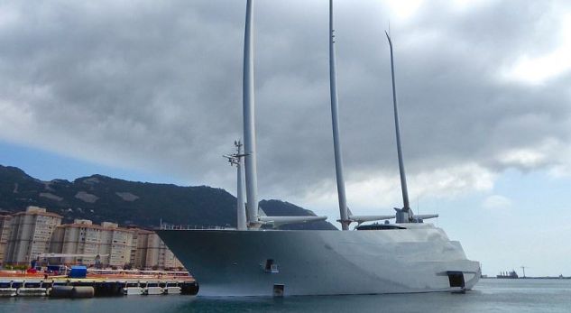 Miliarderi rus i dashuruar me Shqipërinë, jahti i tij sërish në Sarandë
